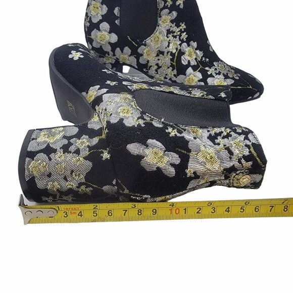 ✨✨✨Ann Klein 7 Women's Gorgia Chelsea bootie boots Black Silver floral roses New - Picture 8 of 9